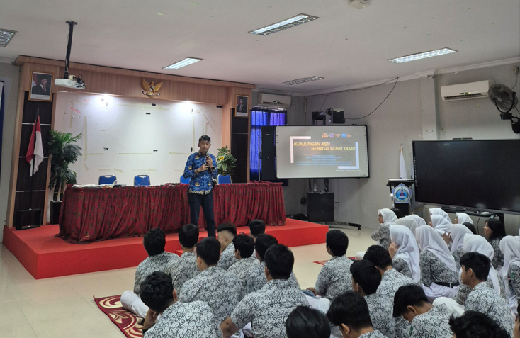 DUKUNG PENDIDIKAN, BANDAR UDARA A.P.T. PRANOTO HADIR DI SMA NEGERI 3 SAMARINDA LEWAT PROGRAM ASN MENGAJAR